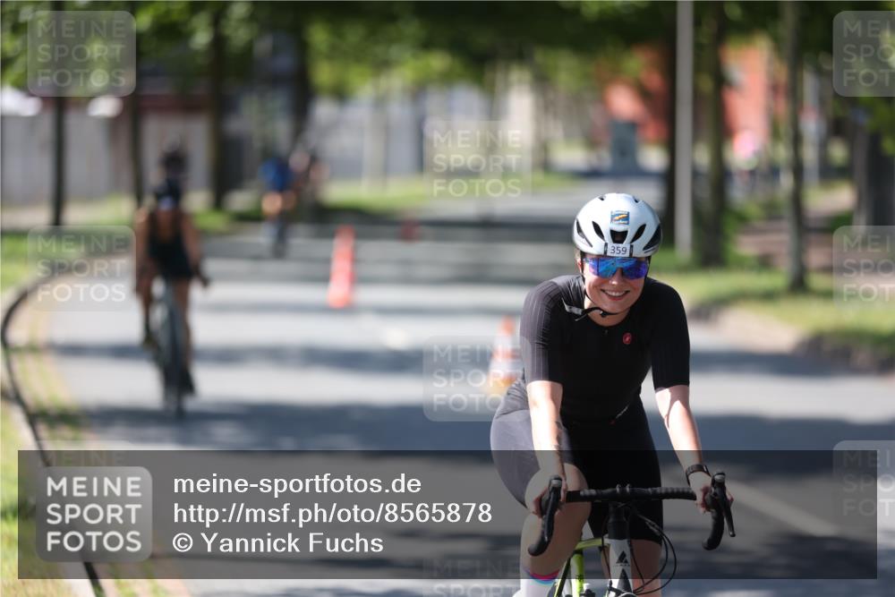 10.08.2025 - GEWOBA Citytriathlon Bremen Yannick Fuchs http://msf.ph/oto/8565878 10.08.2025 14:52:29 Radfahren 327, 329, 347, 361, 381, 439, 469, 496, 520 meine-sportfotos.de