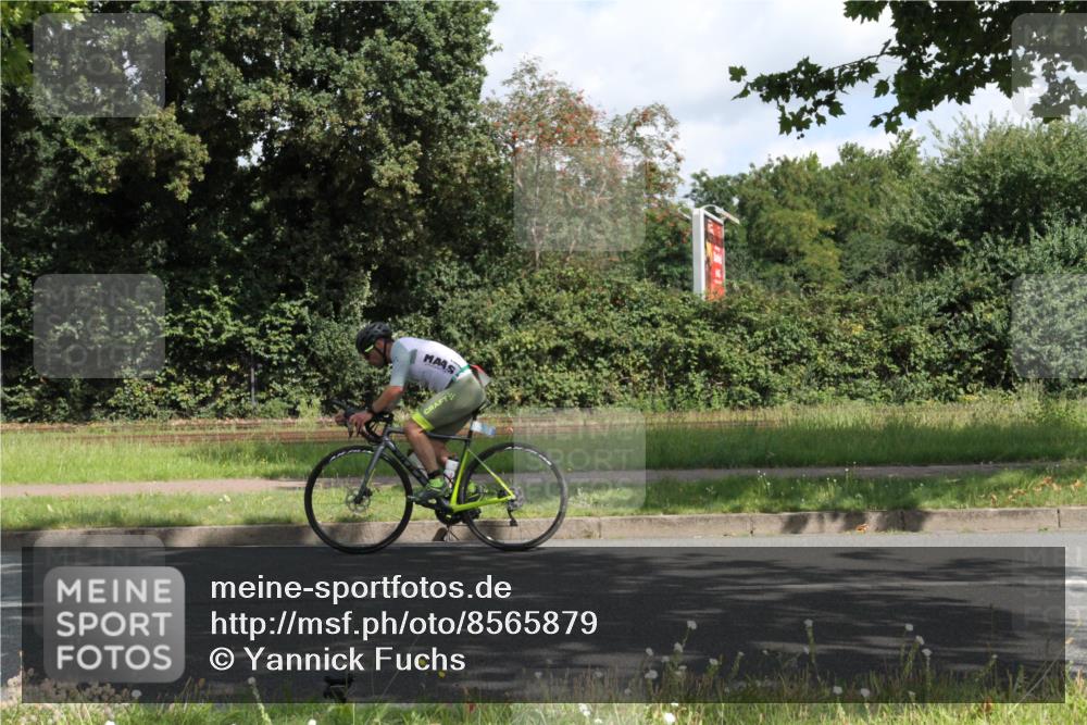 10.08.2025 - GEWOBA Citytriathlon Bremen Yannick Fuchs http://msf.ph/oto/8565879 10.08.2025 12:11:41 Radfahren 578, 583, 752, 894, 1038 meine-sportfotos.de