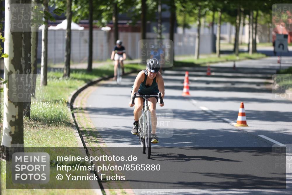 10.08.2025 - GEWOBA Citytriathlon Bremen Yannick Fuchs http://msf.ph/oto/8565880 10.08.2025 14:52:30 Radfahren 327, 329, 347, 361, 381, 439, 469, 496, 520 meine-sportfotos.de
