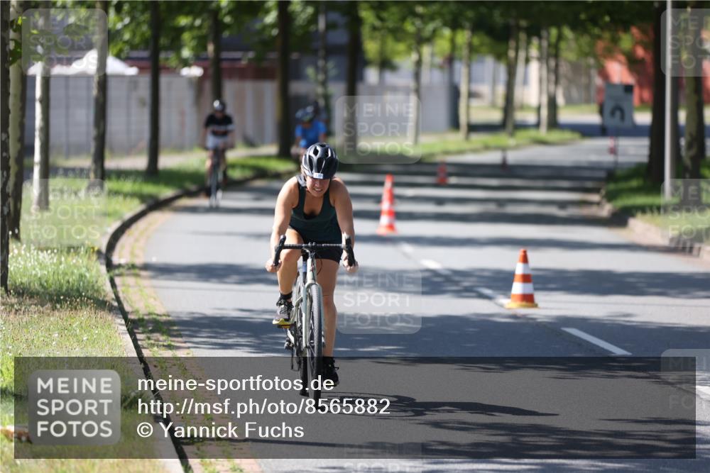 10.08.2025 - GEWOBA Citytriathlon Bremen Yannick Fuchs http://msf.ph/oto/8565882 10.08.2025 14:52:30 Radfahren 327, 329, 347, 361, 381, 439, 469, 496, 520 meine-sportfotos.de