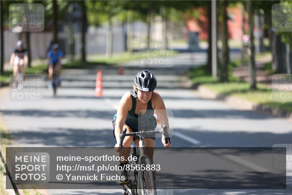10.08.2025 - GEWOBA Citytriathlon Bremen Yannick Fuchs http://msf.ph/oto/8565883 10.08.2025 14:52:31 Radfahren 327, 329, 347, 361, 381, 439, 459, 469, 496, 520 meine-sportfotos.de