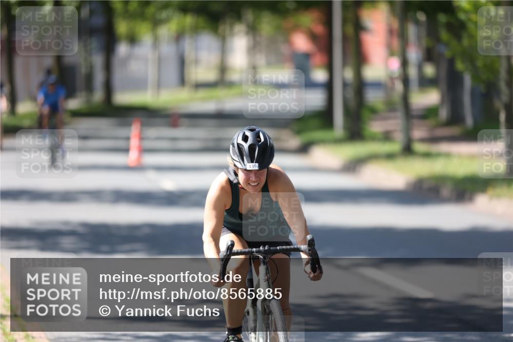 10.08.2025 - GEWOBA Citytriathlon Bremen Yannick Fuchs http://msf.ph/oto/8565885 10.08.2025 14:52:31 Radfahren 327, 329, 347, 361, 381, 439, 459, 469, 496, 520 meine-sportfotos.de
