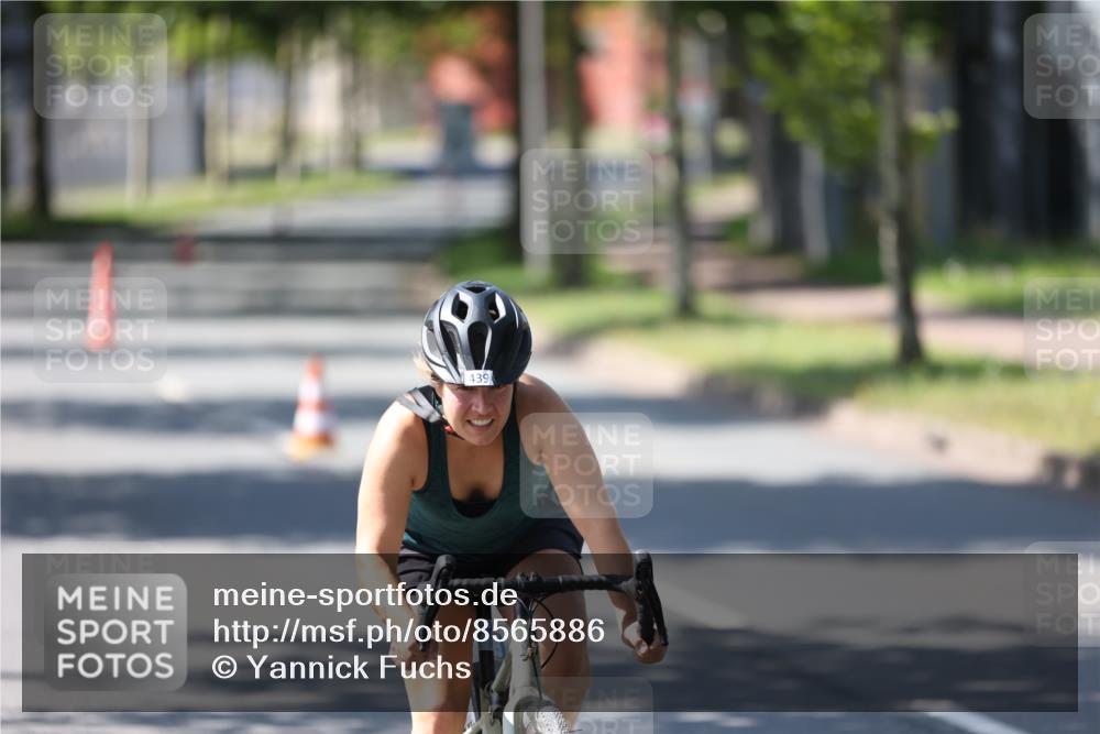 10.08.2025 - GEWOBA Citytriathlon Bremen Yannick Fuchs http://msf.ph/oto/8565886 10.08.2025 14:52:31 Radfahren 327, 329, 347, 361, 381, 439, 459, 469, 496, 520 meine-sportfotos.de