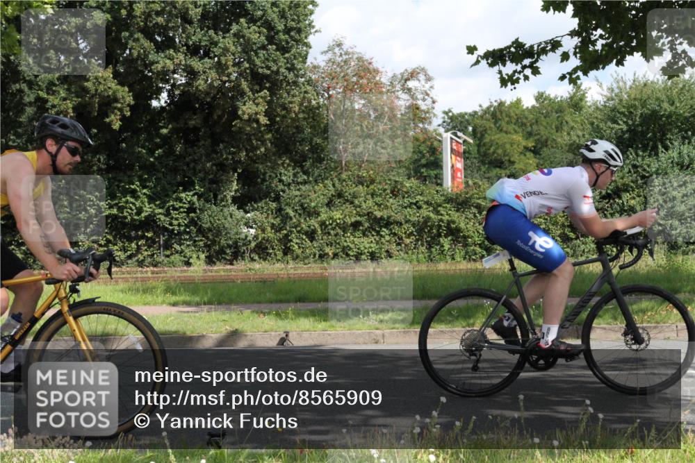 10.08.2025 - GEWOBA Citytriathlon Bremen Yannick Fuchs http://msf.ph/oto/8565909 10.08.2025 12:12:03 Radfahren 576, 605, 667, 699, 702, 799, 816, 907, 1003 meine-sportfotos.de