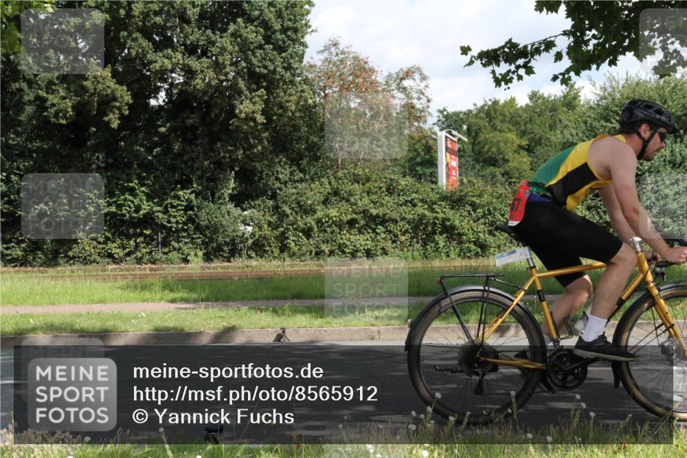 10.08.2025 - GEWOBA Citytriathlon Bremen Yannick Fuchs http://msf.ph/oto/8565912 10.08.2025 12:12:04 Radfahren 576, 605, 667, 699, 702, 799, 816, 907, 1003 meine-sportfotos.de