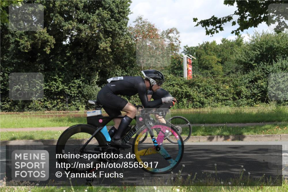 10.08.2025 - GEWOBA Citytriathlon Bremen Yannick Fuchs http://msf.ph/oto/8565917 10.08.2025 12:12:06 Radfahren 576, 605, 667, 699, 702, 751, 799, 816, 907, 1003 meine-sportfotos.de