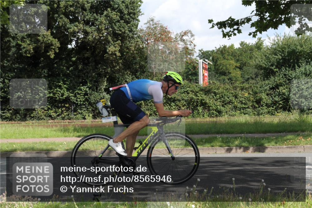 10.08.2025 - GEWOBA Citytriathlon Bremen Yannick Fuchs http://msf.ph/oto/8565946 10.08.2025 12:12:28 Radfahren 692, 751, 769, 875, 932, 1012 meine-sportfotos.de
