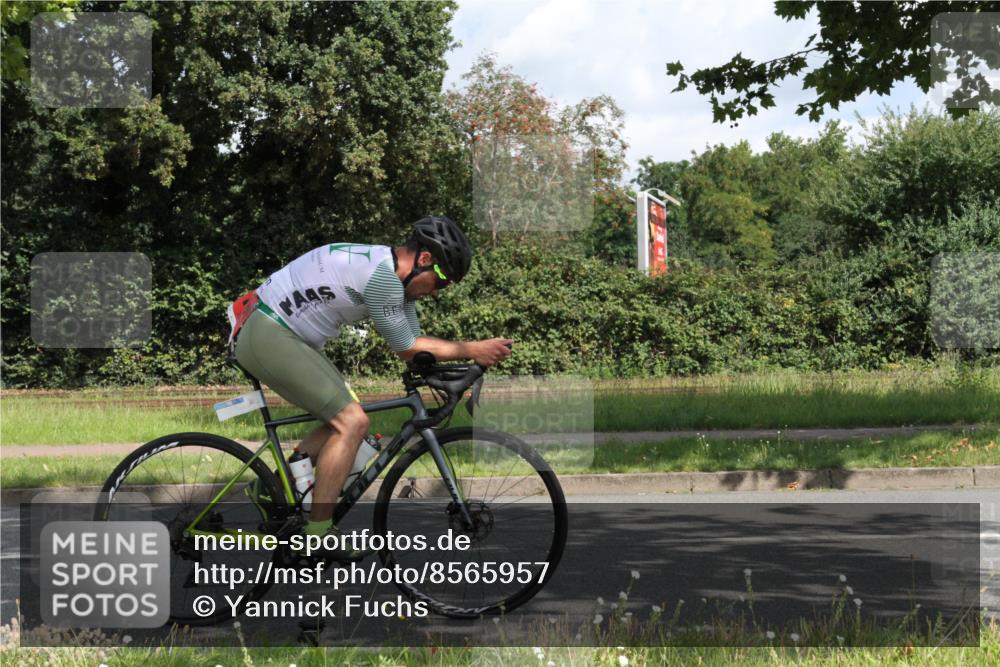 10.08.2025 - GEWOBA Citytriathlon Bremen Yannick Fuchs http://msf.ph/oto/8565957 10.08.2025 12:12:34 Radfahren 692, 769, 851, 875, 885, 932, 1012 meine-sportfotos.de