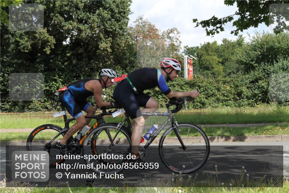 10.08.2025 - GEWOBA Citytriathlon Bremen Yannick Fuchs http://msf.ph/oto/8565959 10.08.2025 12:12:39 Radfahren 640, 692, 769, 851, 875, 885, 1012 meine-sportfotos.de