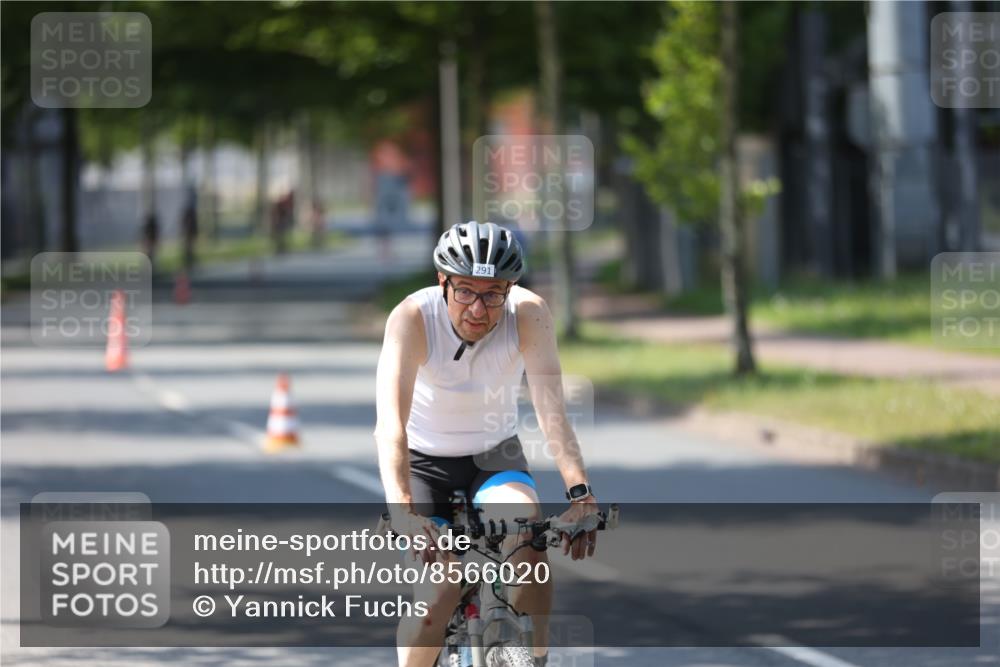 10.08.2025 - GEWOBA Citytriathlon Bremen Yannick Fuchs http://msf.ph/oto/8566020 10.08.2025 14:53:55 Radfahren 291, 300, 345, 434, 438, 473, 485, 519 meine-sportfotos.de