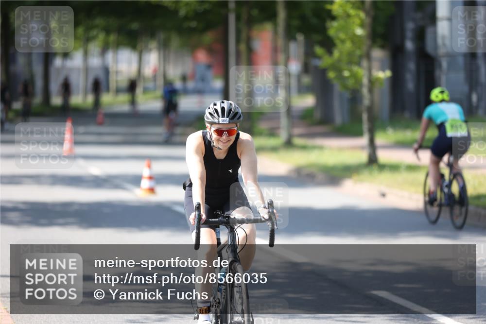 10.08.2025 - GEWOBA Citytriathlon Bremen Yannick Fuchs http://msf.ph/oto/8566035 10.08.2025 14:53:59 Radfahren 291, 300, 345, 362, 433, 434, 438, 473, 485, 519 meine-sportfotos.de