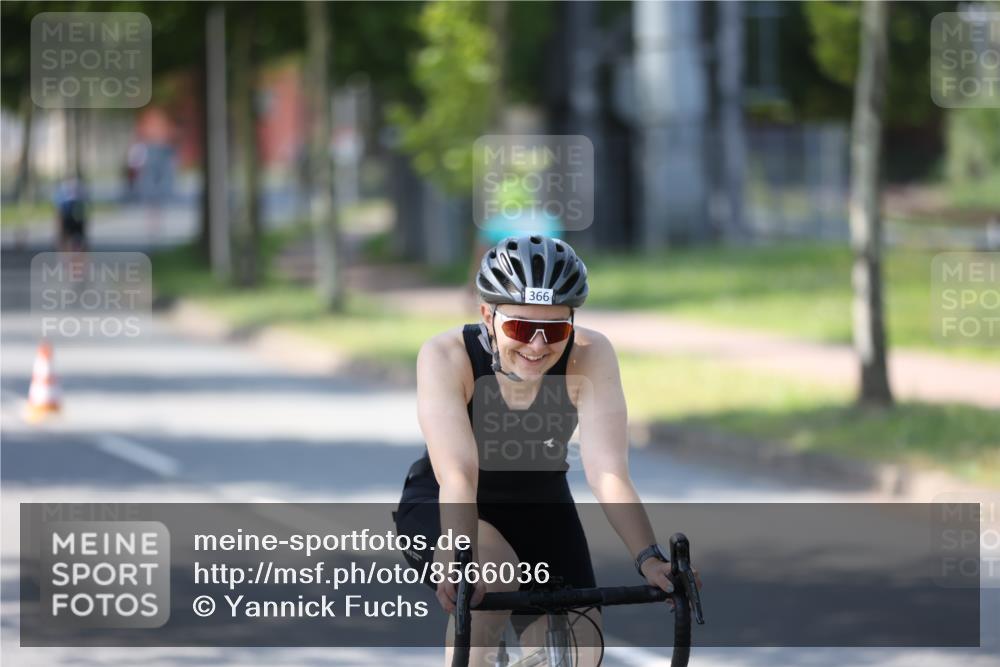 10.08.2025 - GEWOBA Citytriathlon Bremen Yannick Fuchs http://msf.ph/oto/8566036 10.08.2025 14:53:59 Radfahren 291, 300, 345, 362, 433, 434, 438, 473, 485, 519 meine-sportfotos.de