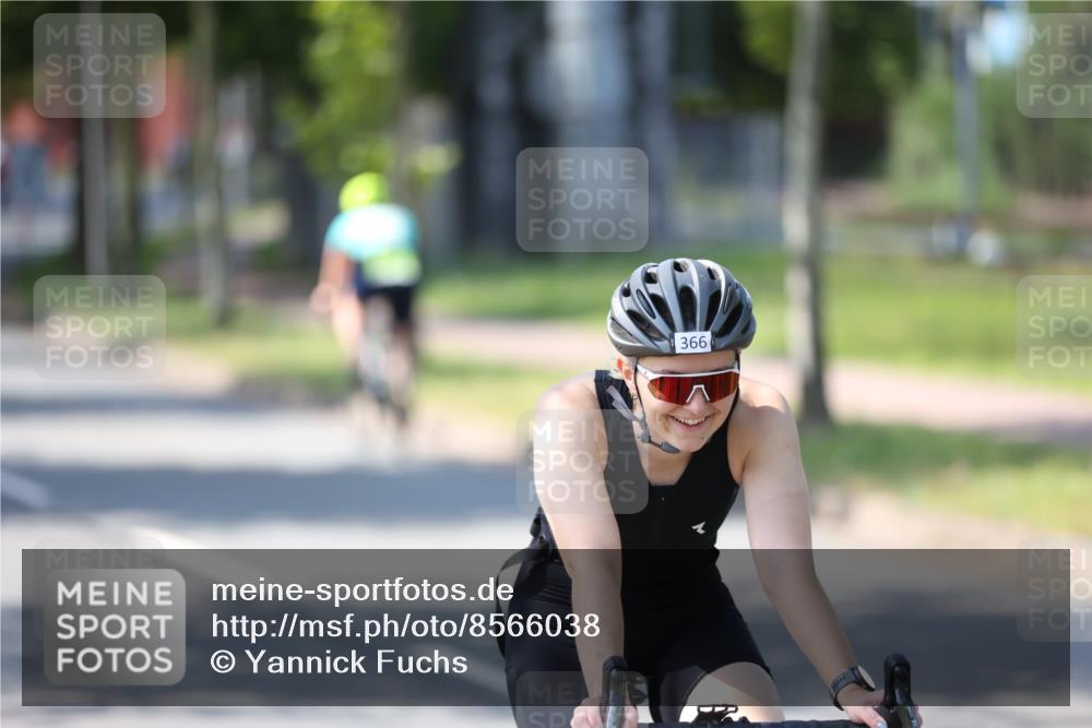 10.08.2025 - GEWOBA Citytriathlon Bremen Yannick Fuchs http://msf.ph/oto/8566038 10.08.2025 14:53:59 Radfahren 291, 300, 345, 362, 433, 434, 438, 473, 485, 519 meine-sportfotos.de
