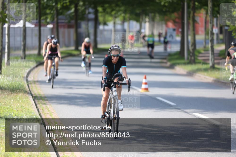 10.08.2025 - GEWOBA Citytriathlon Bremen Yannick Fuchs http://msf.ph/oto/8566043 10.08.2025 14:54:05 Radfahren 300, 345, 362, 433, 434, 473, 485, 508, 519 meine-sportfotos.de