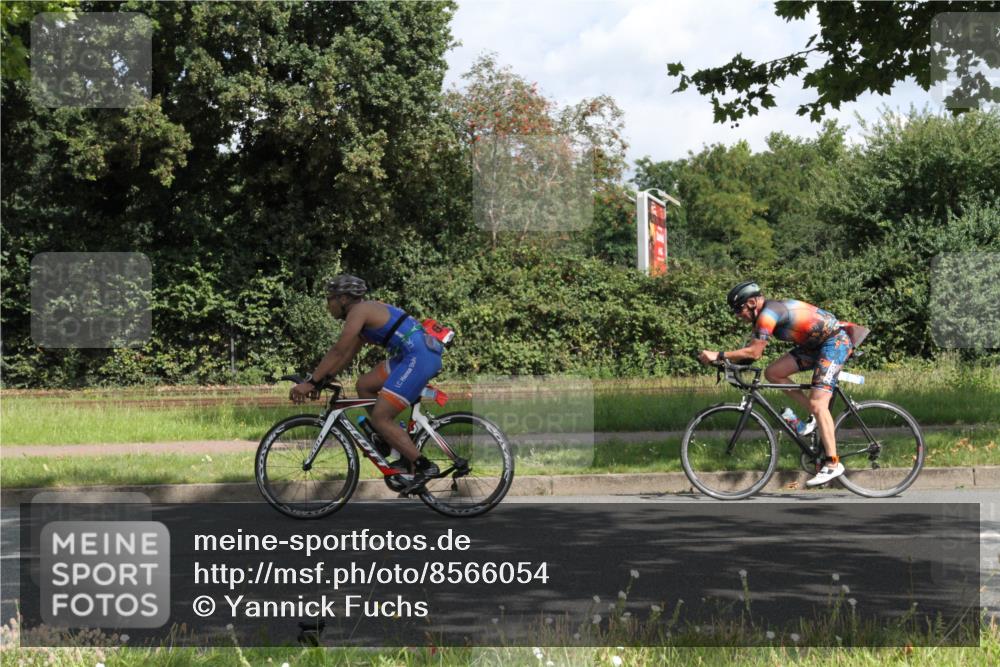 10.08.2025 - GEWOBA Citytriathlon Bremen Yannick Fuchs http://msf.ph/oto/8566054 10.08.2025 12:13:32 Radfahren 552, 612, 649, 664, 770, 774, 823, 916, 1017 meine-sportfotos.de