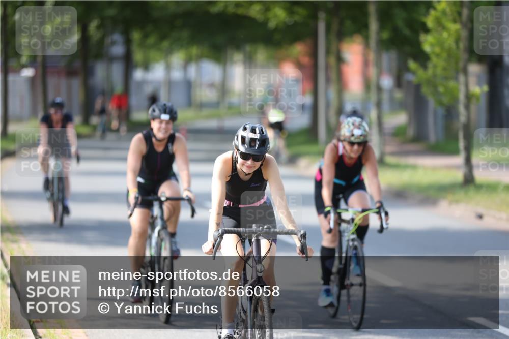 10.08.2025 - GEWOBA Citytriathlon Bremen Yannick Fuchs http://msf.ph/oto/8566058 10.08.2025 14:54:08 Radfahren 324, 345, 362, 433, 434, 454, 473, 475, 485, 508, 519 meine-sportfotos.de