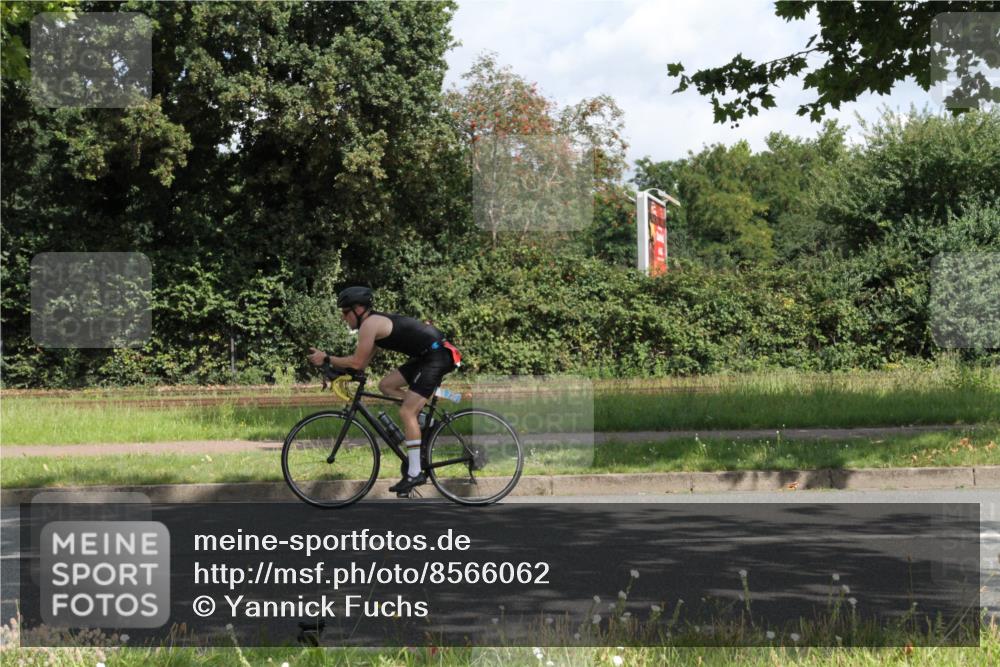 10.08.2025 - GEWOBA Citytriathlon Bremen Yannick Fuchs http://msf.ph/oto/8566062 10.08.2025 12:13:34 Radfahren 552, 612, 649, 664, 770, 774, 776, 823, 916, 1017 meine-sportfotos.de