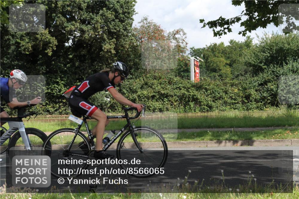 10.08.2025 - GEWOBA Citytriathlon Bremen Yannick Fuchs http://msf.ph/oto/8566065 10.08.2025 12:13:35 Radfahren 552, 612, 649, 664, 770, 774, 776, 823, 916, 1017 meine-sportfotos.de