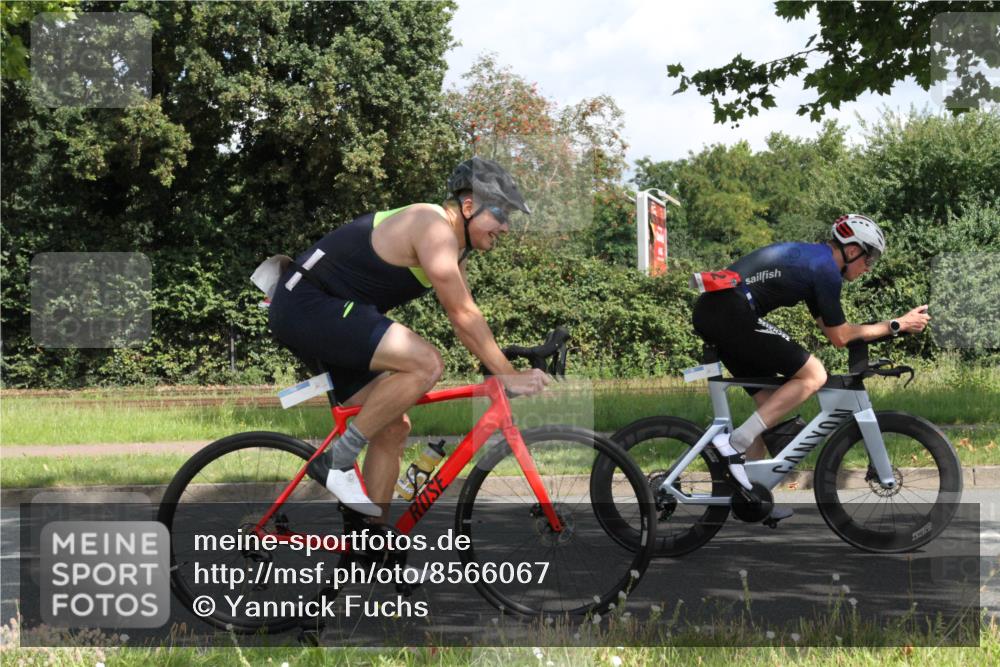 10.08.2025 - GEWOBA Citytriathlon Bremen Yannick Fuchs http://msf.ph/oto/8566067 10.08.2025 12:13:35 Radfahren 552, 612, 649, 664, 770, 774, 776, 823, 916, 1017 meine-sportfotos.de