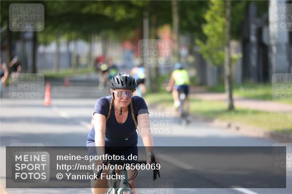 10.08.2025 - GEWOBA Citytriathlon Bremen Yannick Fuchs http://msf.ph/oto/8566069 10.08.2025 14:54:10 Radfahren 206, 324, 345, 362, 433, 434, 454, 473, 475, 485, 508, 519 meine-sportfotos.de