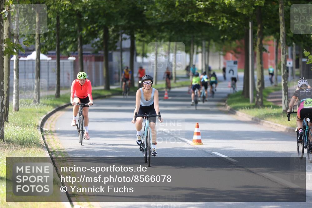 10.08.2025 - GEWOBA Citytriathlon Bremen Yannick Fuchs http://msf.ph/oto/8566078 10.08.2025 14:54:14 Radfahren 206, 324, 362, 433, 434, 454, 473, 475, 485, 508, 519 meine-sportfotos.de