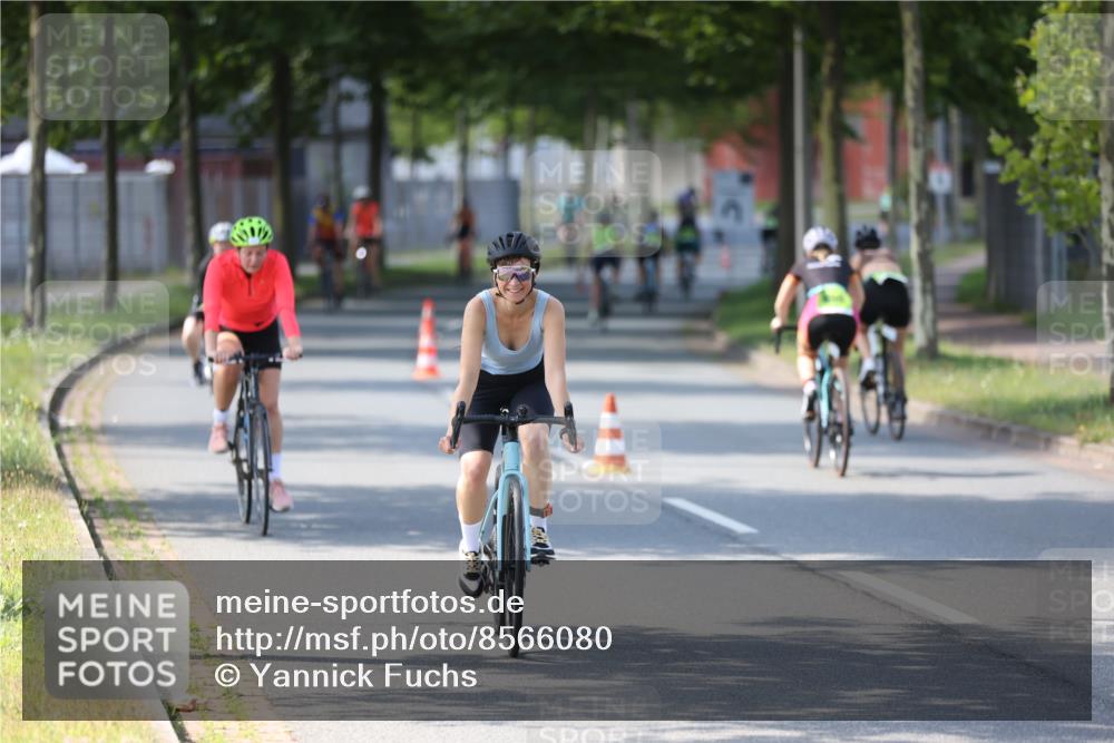 10.08.2025 - GEWOBA Citytriathlon Bremen Yannick Fuchs http://msf.ph/oto/8566080 10.08.2025 14:54:15 Radfahren 206, 324, 362, 433, 434, 454, 473, 475, 485, 508, 519 meine-sportfotos.de