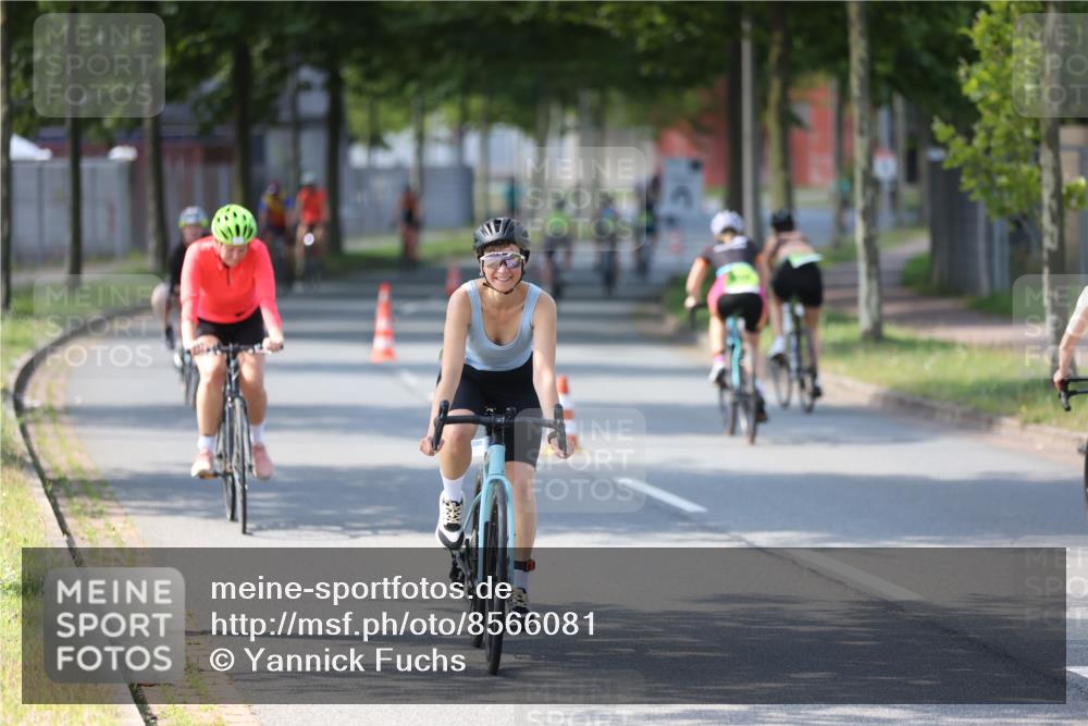10.08.2025 - GEWOBA Citytriathlon Bremen Yannick Fuchs http://msf.ph/oto/8566081 10.08.2025 14:54:15 Radfahren 206, 324, 362, 433, 434, 454, 473, 475, 485, 508, 519 meine-sportfotos.de