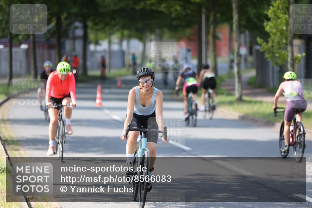 10.08.2025 - GEWOBA Citytriathlon Bremen Yannick Fuchs http://msf.ph/oto/8566083 10.08.2025 14:54:15 Radfahren 206, 324, 362, 433, 434, 454, 473, 475, 485, 508, 519 meine-sportfotos.de