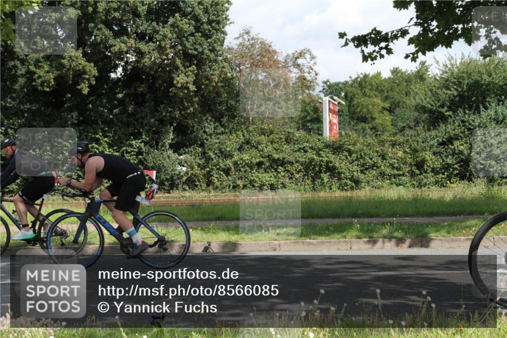 10.08.2025 - GEWOBA Citytriathlon Bremen Yannick Fuchs http://msf.ph/oto/8566085 10.08.2025 12:13:44 Radfahren 552, 568, 612, 621, 649, 664, 733, 770, 776, 823, 863, 916, 1017 meine-sportfotos.de