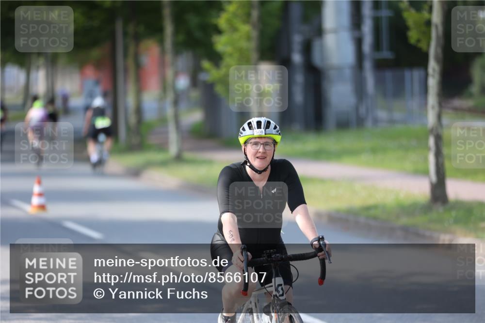 10.08.2025 - GEWOBA Citytriathlon Bremen Yannick Fuchs http://msf.ph/oto/8566107 10.08.2025 14:54:19 Radfahren 206, 316, 324, 362, 387, 393, 433, 454, 475, 508, 514, 519 meine-sportfotos.de