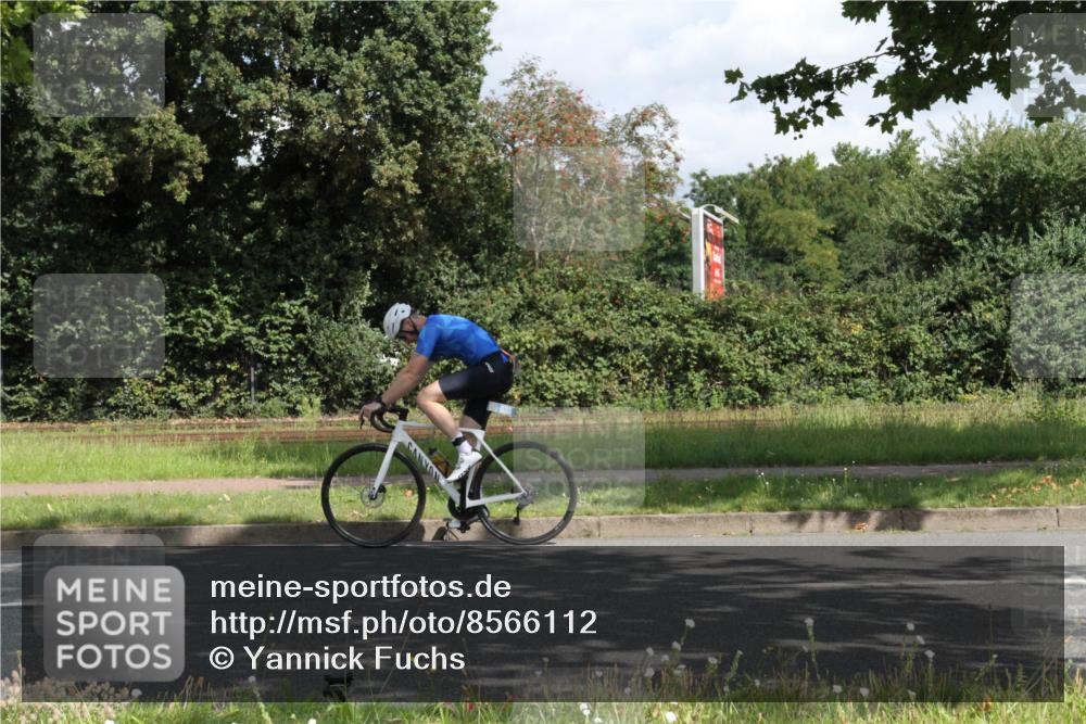 10.08.2025 - GEWOBA Citytriathlon Bremen Yannick Fuchs http://msf.ph/oto/8566112 10.08.2025 12:13:56 Radfahren 568, 587, 590, 615, 621, 689, 733, 776, 823, 863, 873, 950, 951 meine-sportfotos.de