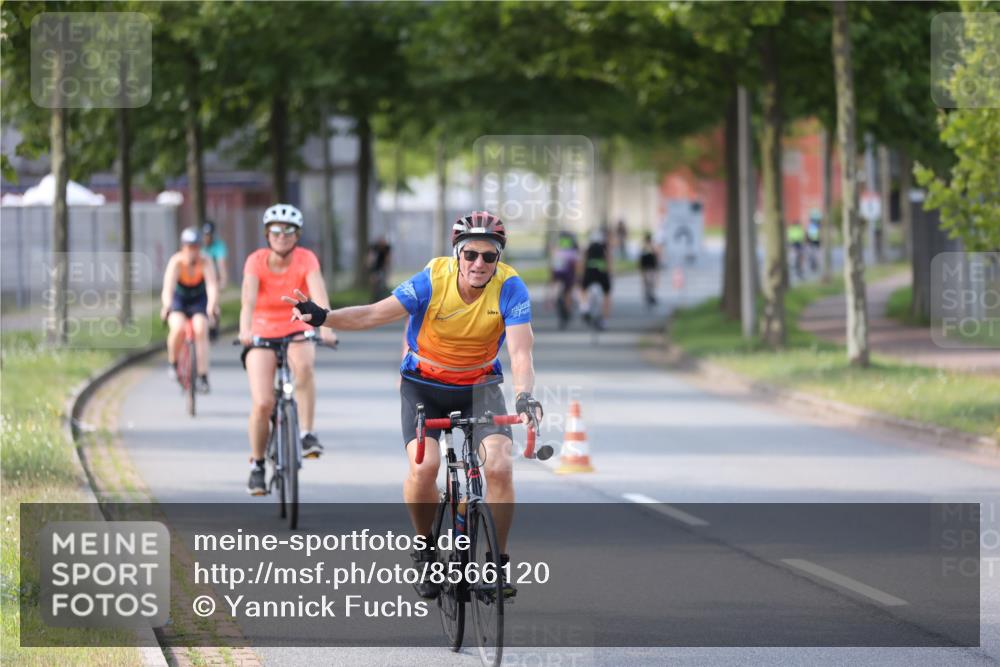 10.08.2025 - GEWOBA Citytriathlon Bremen Yannick Fuchs http://msf.ph/oto/8566120 10.08.2025 14:54:22 Radfahren 206, 316, 324, 362, 387, 393, 433, 454, 475, 489, 507, 508, 514 meine-sportfotos.de