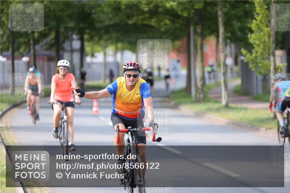 10.08.2025 - GEWOBA Citytriathlon Bremen Yannick Fuchs http://msf.ph/oto/8566122 10.08.2025 14:54:22 Radfahren 206, 316, 324, 362, 387, 393, 433, 454, 475, 489, 507, 508, 514 meine-sportfotos.de