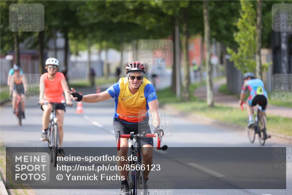 10.08.2025 - GEWOBA Citytriathlon Bremen Yannick Fuchs http://msf.ph/oto/8566123 10.08.2025 14:54:22 Radfahren 206, 316, 324, 362, 387, 393, 433, 454, 475, 489, 507, 508, 514 meine-sportfotos.de