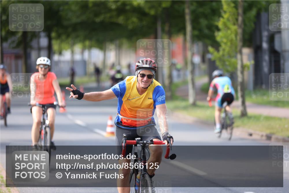10.08.2025 - GEWOBA Citytriathlon Bremen Yannick Fuchs http://msf.ph/oto/8566125 10.08.2025 14:54:23 Radfahren 206, 316, 324, 362, 387, 393, 433, 454, 475, 489, 507, 508, 514 meine-sportfotos.de
