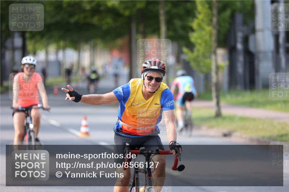 10.08.2025 - GEWOBA Citytriathlon Bremen Yannick Fuchs http://msf.ph/oto/8566127 10.08.2025 14:54:23 Radfahren 206, 316, 324, 362, 387, 393, 433, 454, 475, 489, 507, 508, 514 meine-sportfotos.de