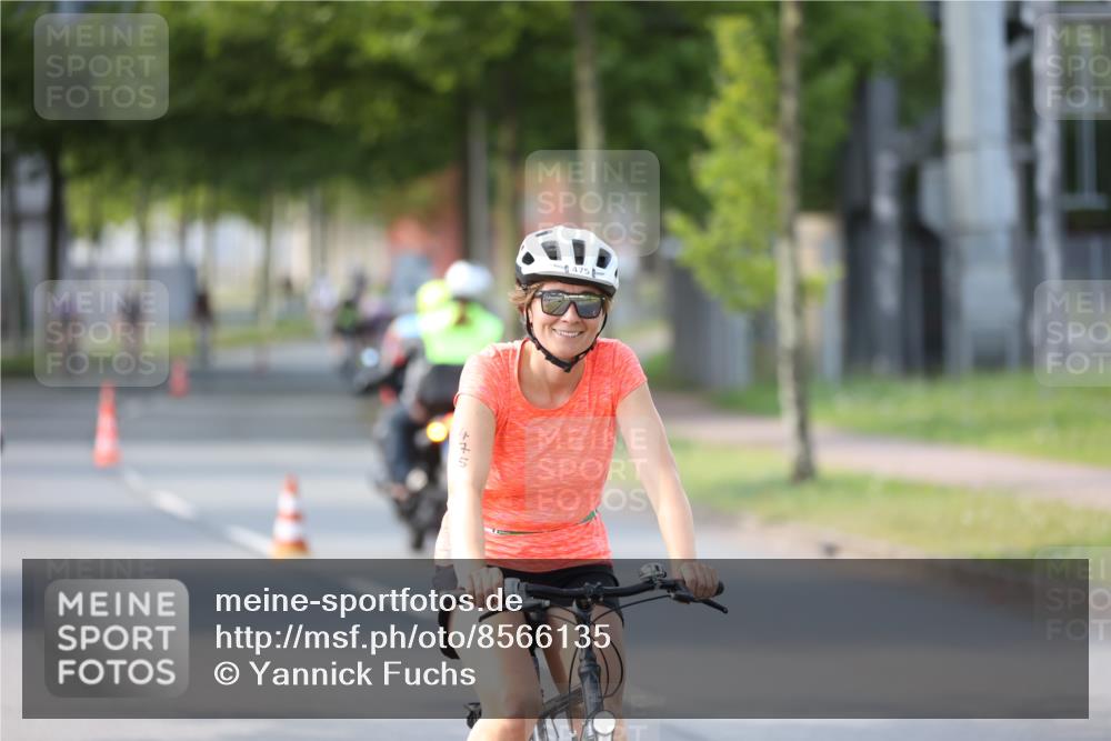 10.08.2025 - GEWOBA Citytriathlon Bremen Yannick Fuchs http://msf.ph/oto/8566135 10.08.2025 14:54:24 Radfahren 206, 316, 324, 362, 387, 393, 433, 454, 475, 489, 507, 508, 514 meine-sportfotos.de