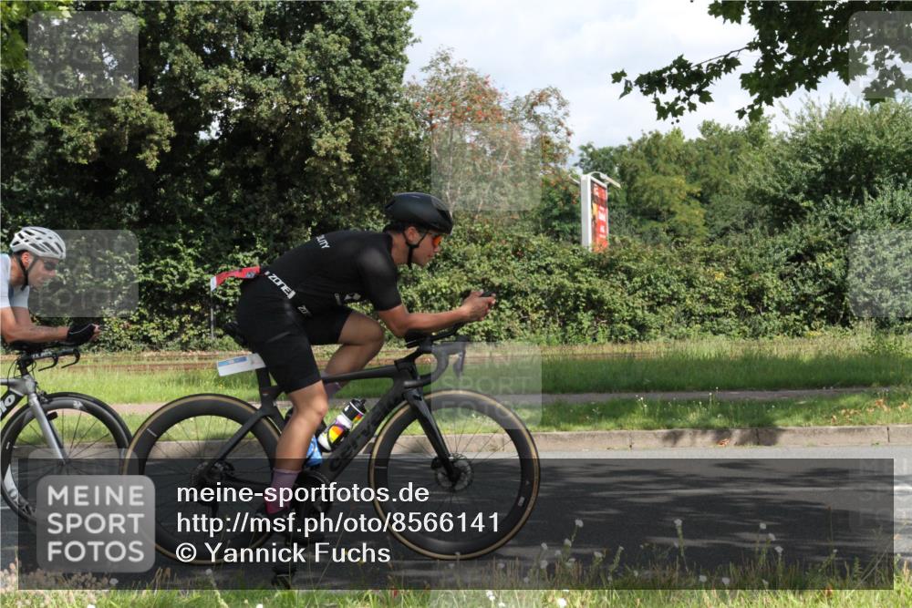 10.08.2025 - GEWOBA Citytriathlon Bremen Yannick Fuchs http://msf.ph/oto/8566141 10.08.2025 12:14:09 Radfahren 587, 590, 615, 616, 630, 689, 788, 793, 801, 873, 950, 951, 1030 meine-sportfotos.de