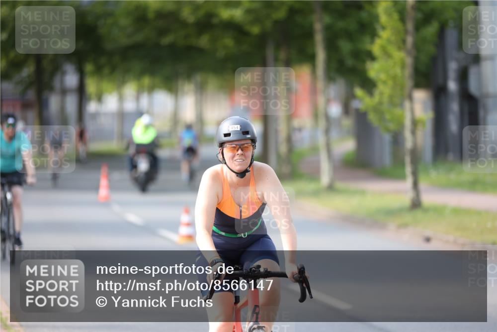 10.08.2025 - GEWOBA Citytriathlon Bremen Yannick Fuchs http://msf.ph/oto/8566147 10.08.2025 14:54:26 Radfahren 194, 206, 316, 324, 370, 387, 393, 454, 475, 489, 507, 508, 514, 518 meine-sportfotos.de