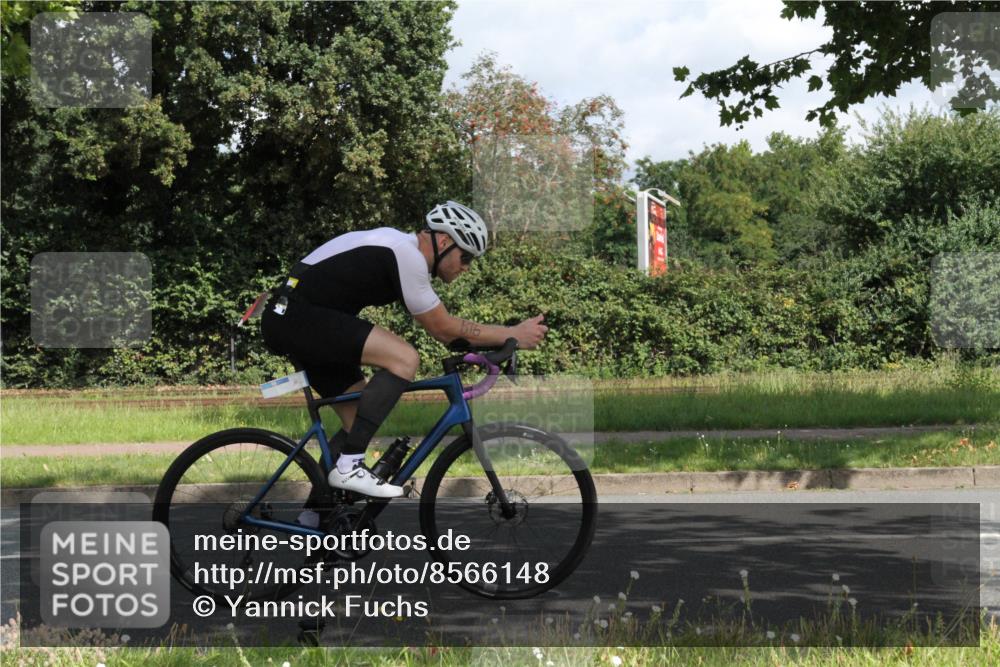 10.08.2025 - GEWOBA Citytriathlon Bremen Yannick Fuchs http://msf.ph/oto/8566148 10.08.2025 12:14:13 Radfahren 587, 615, 616, 630, 655, 689, 788, 793, 801, 873, 888, 950, 951, 1030 meine-sportfotos.de