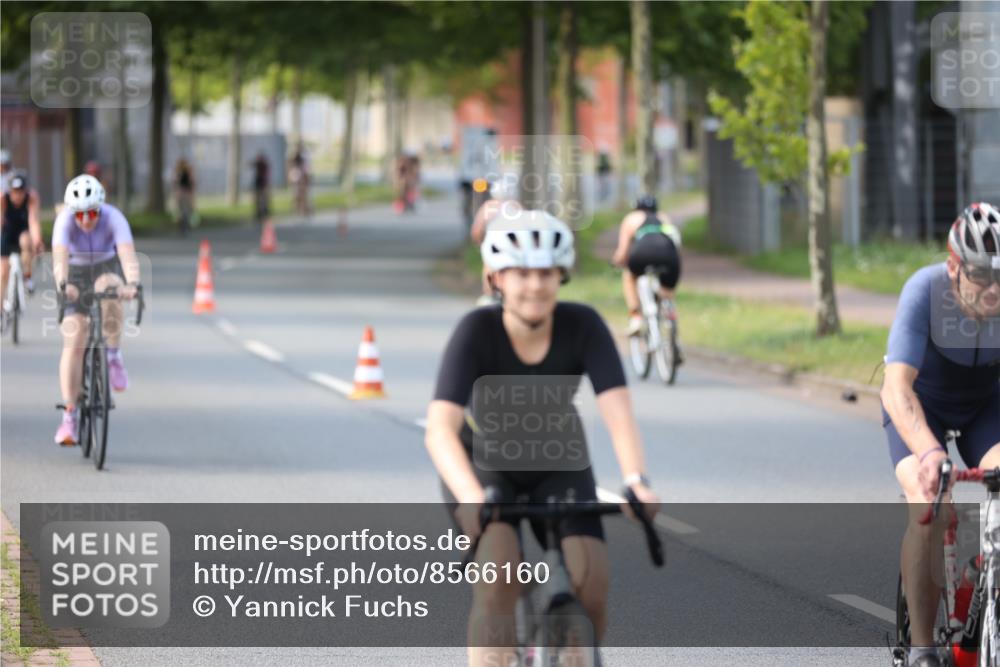 10.08.2025 - GEWOBA Citytriathlon Bremen Yannick Fuchs http://msf.ph/oto/8566160 10.08.2025 14:54:32 Radfahren 194, 206, 316, 324, 355, 370, 387, 393, 440, 475, 489, 507, 514, 518 meine-sportfotos.de