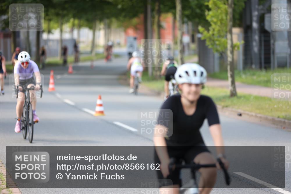 10.08.2025 - GEWOBA Citytriathlon Bremen Yannick Fuchs http://msf.ph/oto/8566162 10.08.2025 14:54:32 Radfahren 194, 206, 316, 324, 355, 370, 387, 393, 440, 475, 489, 507, 514, 518 meine-sportfotos.de