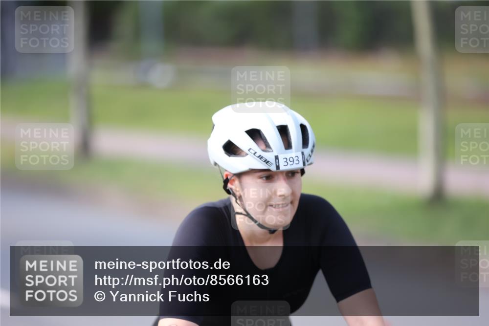 10.08.2025 - GEWOBA Citytriathlon Bremen Yannick Fuchs http://msf.ph/oto/8566163 10.08.2025 14:54:32 Radfahren 194, 206, 316, 324, 355, 370, 387, 393, 440, 475, 489, 507, 514, 518 meine-sportfotos.de
