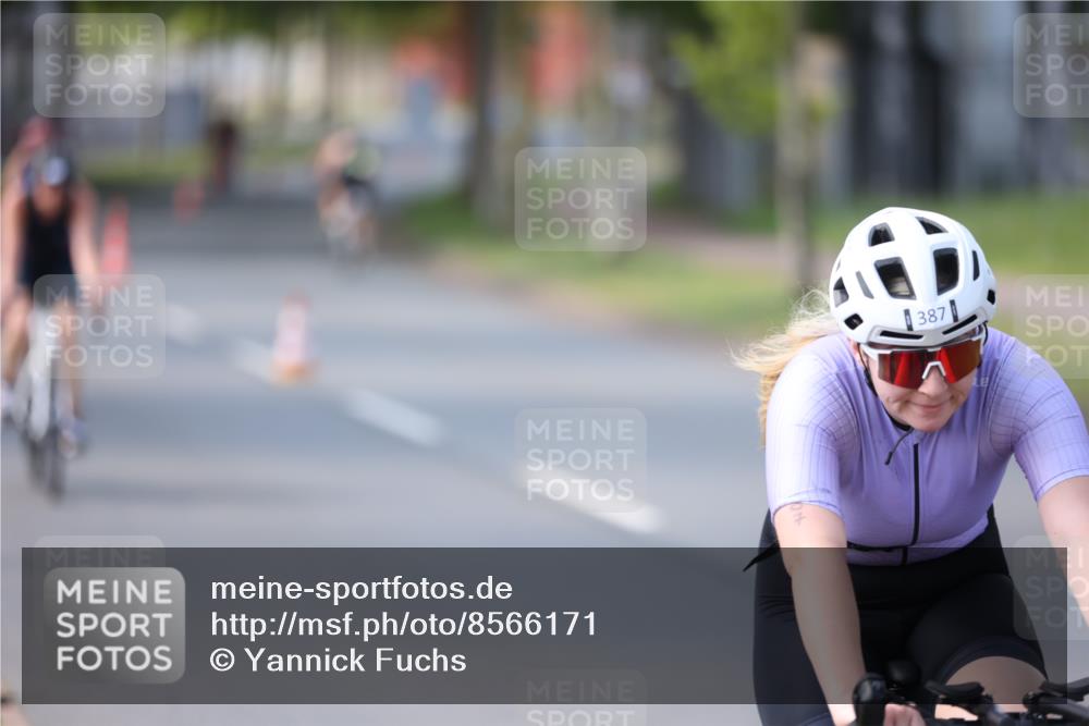 10.08.2025 - GEWOBA Citytriathlon Bremen Yannick Fuchs http://msf.ph/oto/8566171 10.08.2025 14:54:34 Radfahren 194, 206, 316, 355, 370, 387, 393, 440, 489, 507, 514, 518 meine-sportfotos.de