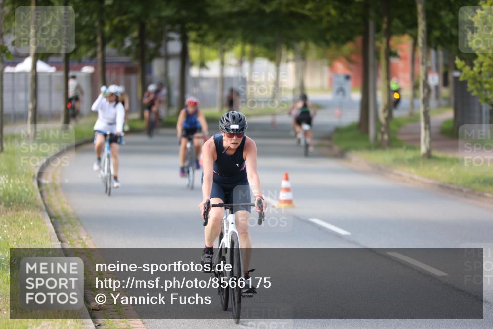 10.08.2025 - GEWOBA Citytriathlon Bremen Yannick Fuchs http://msf.ph/oto/8566175 10.08.2025 14:54:35 Radfahren 194, 316, 355, 370, 387, 393, 440, 489, 507, 514, 518 meine-sportfotos.de
