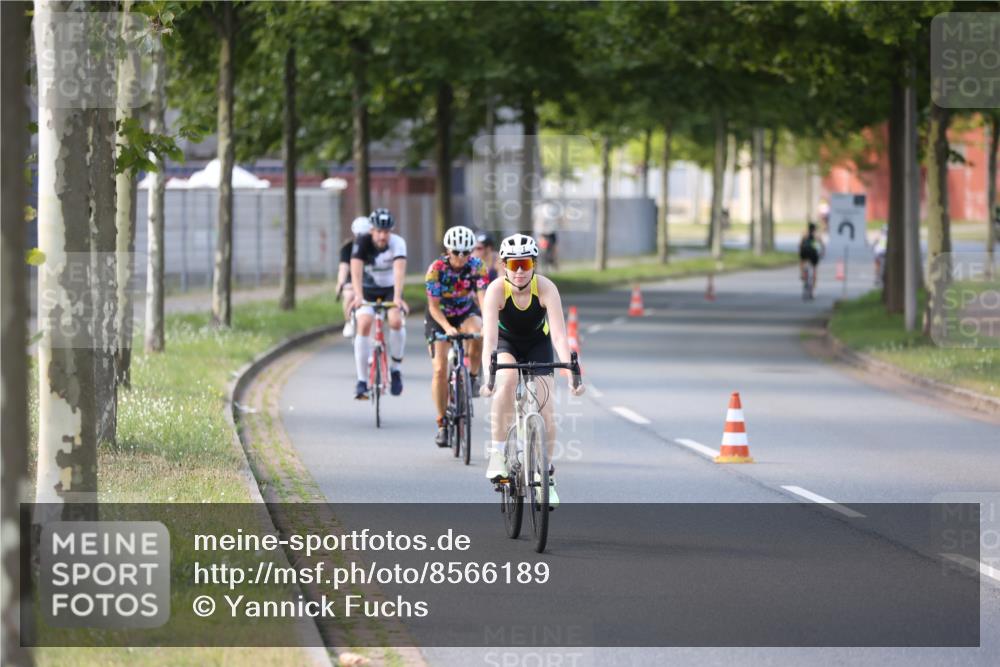 10.08.2025 - GEWOBA Citytriathlon Bremen Yannick Fuchs http://msf.ph/oto/8566189 10.08.2025 14:54:40 Radfahren 194, 316, 355, 370, 387, 393, 440, 489, 507, 514, 518 meine-sportfotos.de