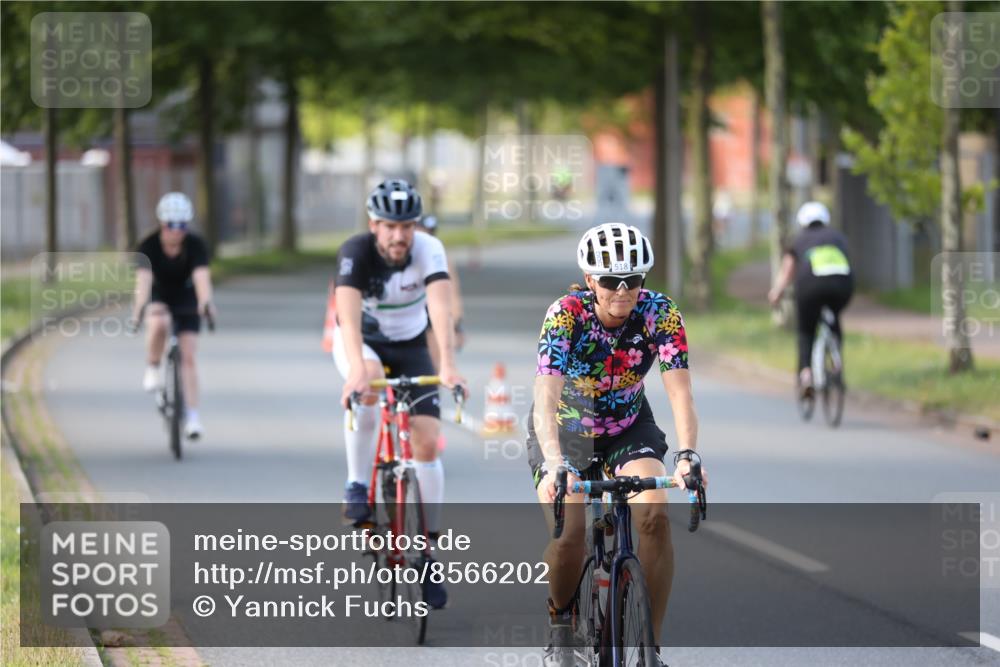 10.08.2025 - GEWOBA Citytriathlon Bremen Yannick Fuchs http://msf.ph/oto/8566202 10.08.2025 14:54:42 Radfahren 194, 316, 355, 370, 387, 440, 489, 507, 514, 518 meine-sportfotos.de
