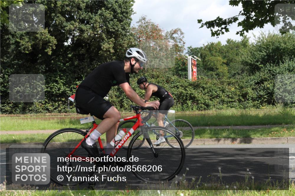 10.08.2025 - GEWOBA Citytriathlon Bremen Yannick Fuchs http://msf.ph/oto/8566206 10.08.2025 12:14:47 Radfahren 551, 627, 632, 635, 657, 736, 806, 826, 838, 857, 895, 897, 1020 meine-sportfotos.de