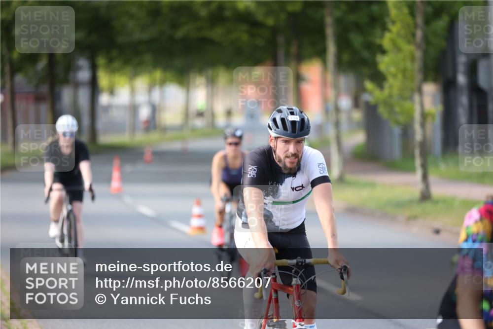 10.08.2025 - GEWOBA Citytriathlon Bremen Yannick Fuchs http://msf.ph/oto/8566207 10.08.2025 14:54:43 Radfahren 194, 316, 355, 370, 387, 440, 489, 507, 514, 518 meine-sportfotos.de