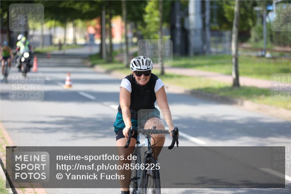 10.08.2025 - GEWOBA Citytriathlon Bremen Yannick Fuchs http://msf.ph/oto/8566225 10.08.2025 14:55:07 Radfahren 284, 335, 357, 375, 424, 430, 450, 451, 511, 524 meine-sportfotos.de